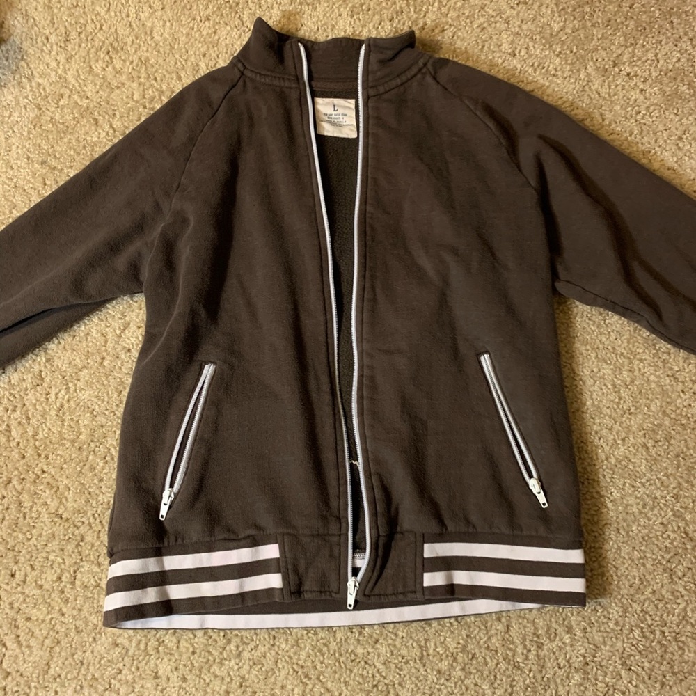 Brown zip up jacket 😇